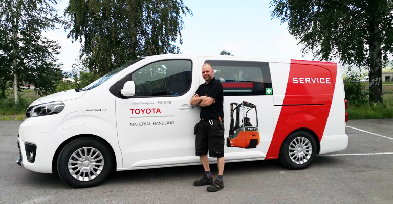 técnico de servicio toyota material handling