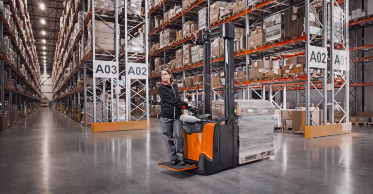 Toyota platform pallet stacker for long-distance drive