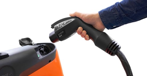 Toyota pallet truck with Li-ion charger