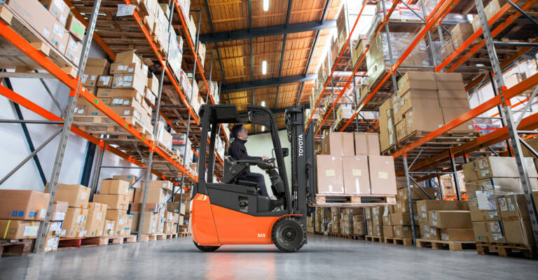 Toyota Traigo24 electric forklift stacking in racking
